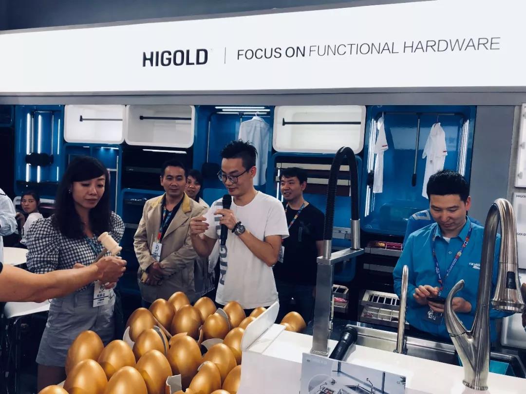 qm球盟会·(中国)球盟会独家冠名南京门博会，携手2019新品开展！
